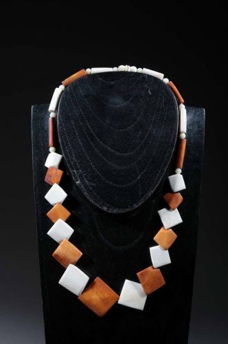 Ethnic necklace in bone 
