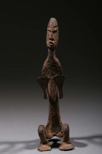 Statuette en fer noir  Dogon 