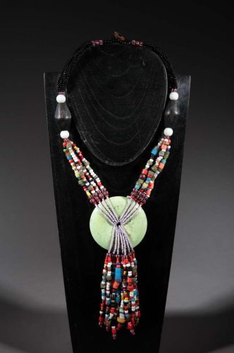 Collier tribal perle en pierre 