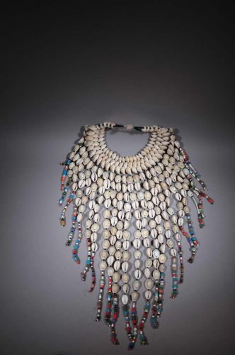 Tribal necklace cowries 