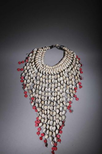 Tribal necklace cowries 