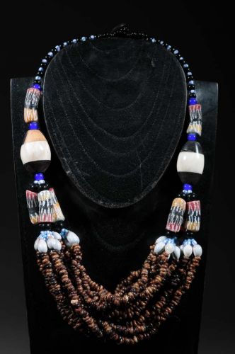 Collier tribal perles et grain de café 