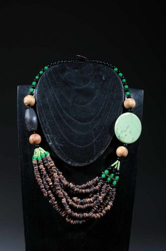 Collier tribal perle en pierre et grain de café 
