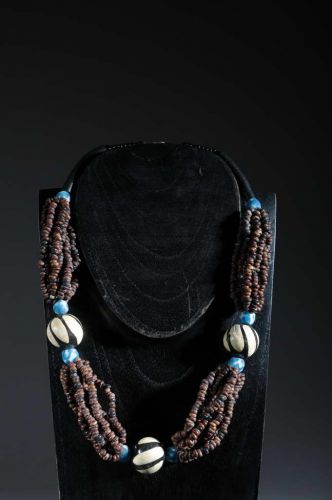 Collier tribal grain de café et perles 