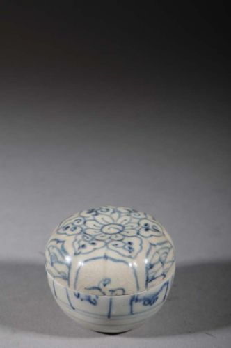 Chinese pottery of 15 eme century. 