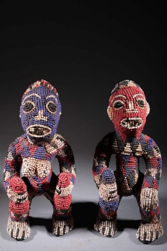 Couple de Statues Bangwa perlées 