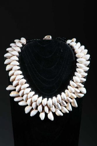 ethnic necklace cauris 