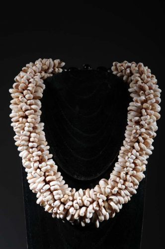 ethnic necklace Cowries 