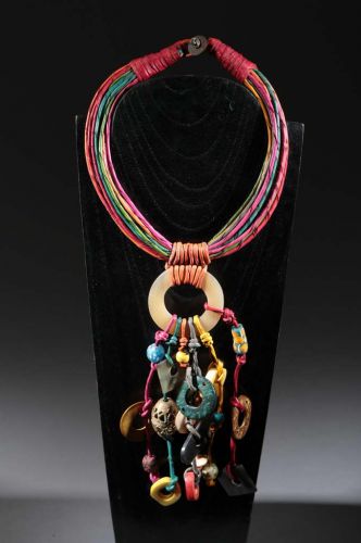 Collier ethnique cuir, perles, os et bronze 