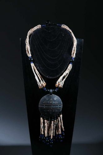 Collier ethnique plaque en ébène 