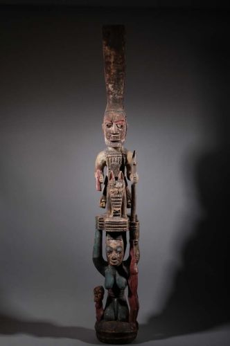 Poteau polychrome de case Yoruba 