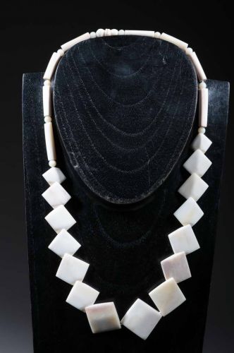 Ethnic necklace in bone 