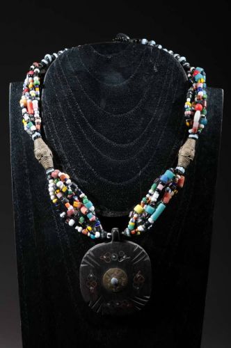 Ethnic necklace sticks in ebony 