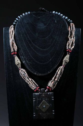 Ethnic necklace sticks in ebony 