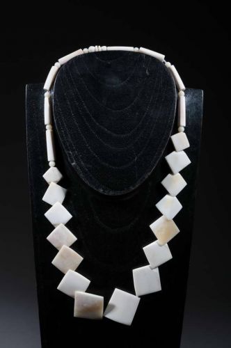 Ethnic necklace in bone 