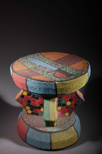 Tabouret Bamoun perlé 