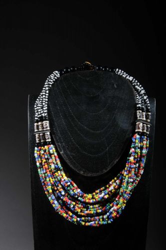 Collier ethnique rang de perles et os du kenya 