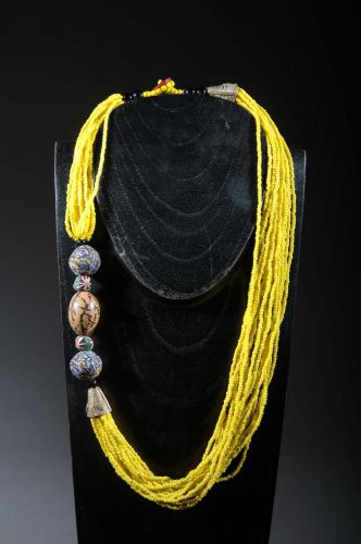 Collier ethnique sautoir médaille décalée 