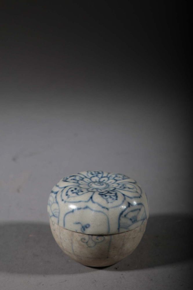 Chinese pottery of 15 eme century. 