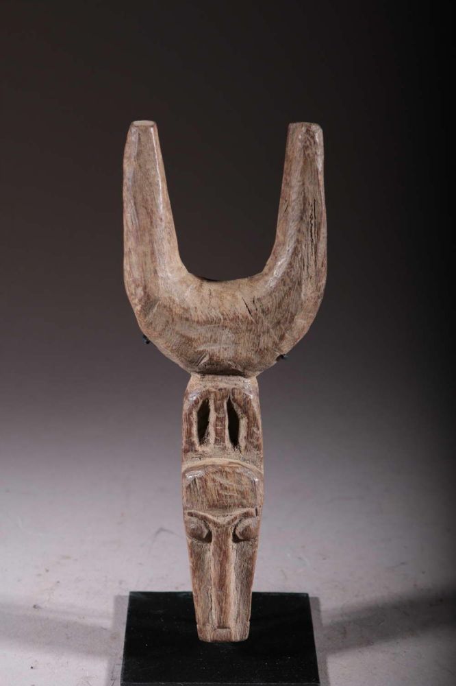 Lance pierre Baoulé 