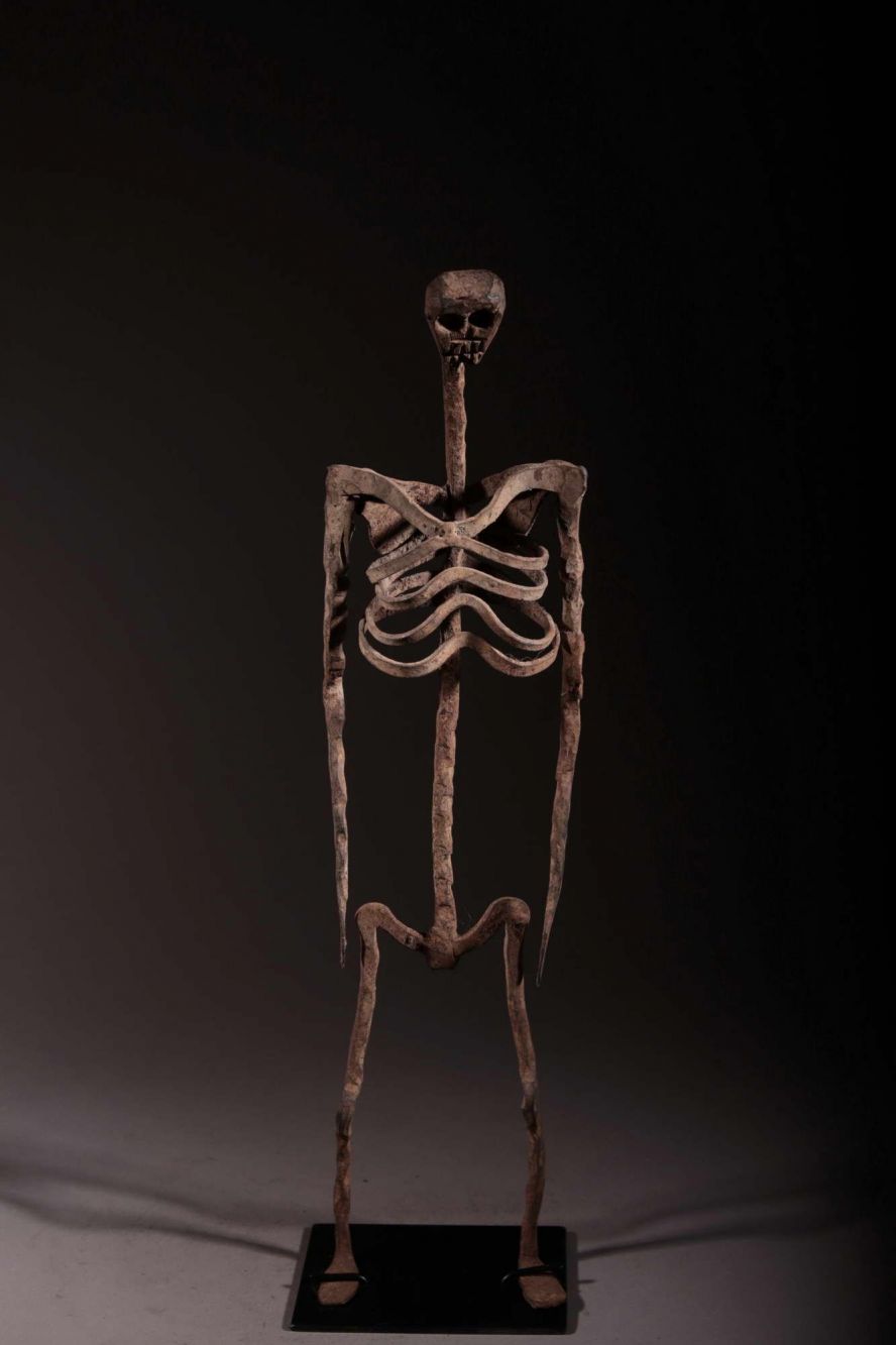 Skeleton Tiv statue 