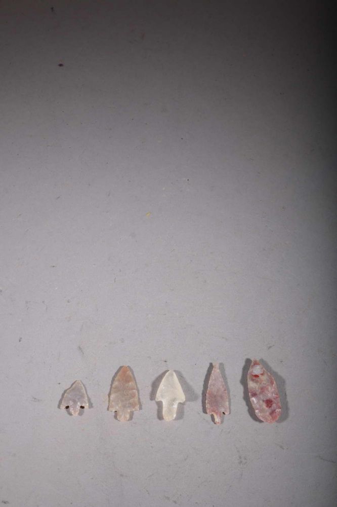 Set of 5 stone arrowheads  