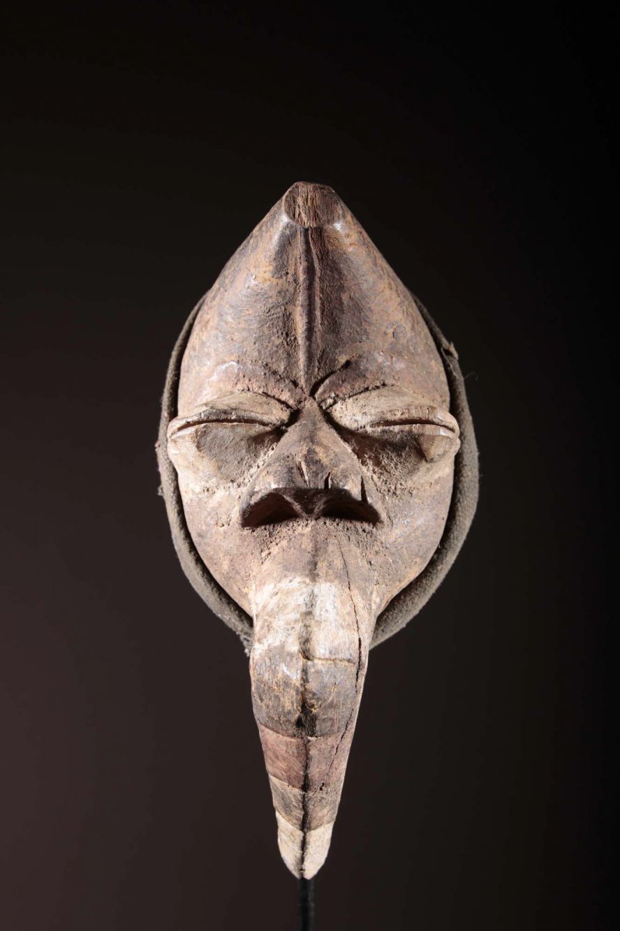 Guéré passport mask 