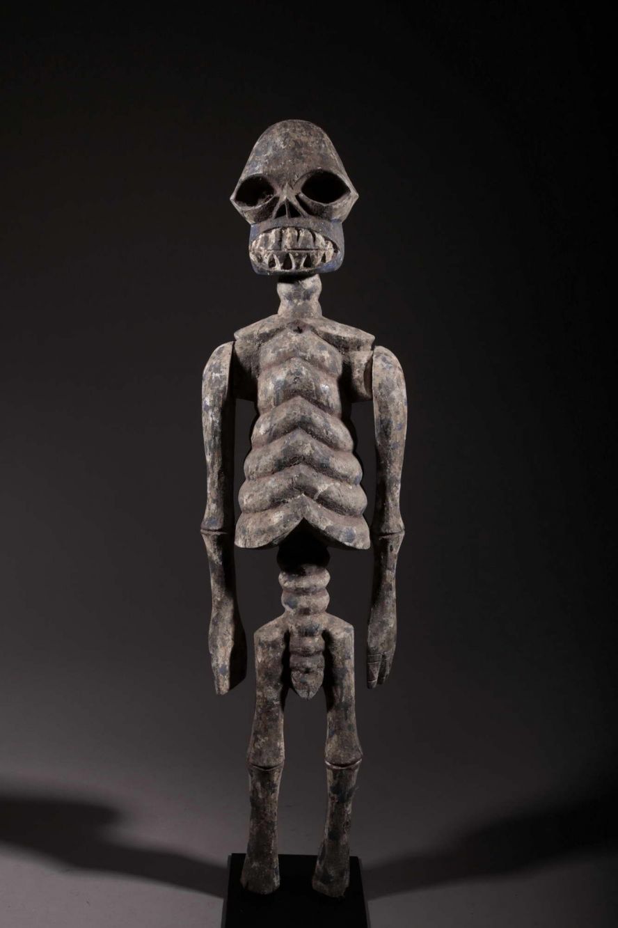 Skeleton Tiv statue 